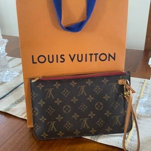 💯 Authentic LV Monogram MM Pouchette!